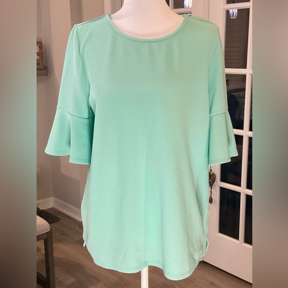 Vince Camuto Mint Green Textured Crepe Bell Sleeve Top - Size M